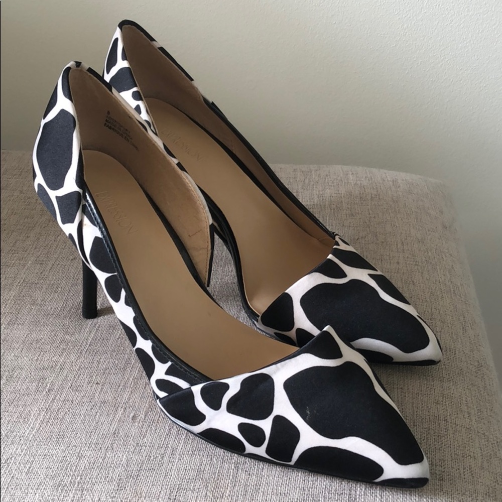 Expressions Close Toed Pumps